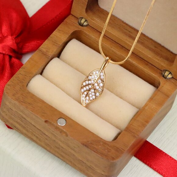 "Elegant Leaf Design Rose Gold Pendant with Sparkling White Stones, XPPT1868 - Picture 7 of 13
